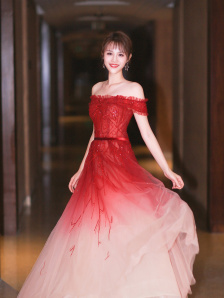 两个美丽的女孩